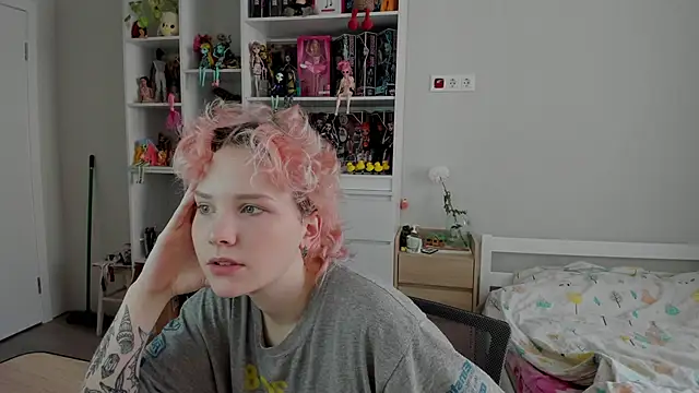 Snapshot of School_Love chatting on November 2025 07:09:01 AM School Love online show from November 2025 07:09:01 AM