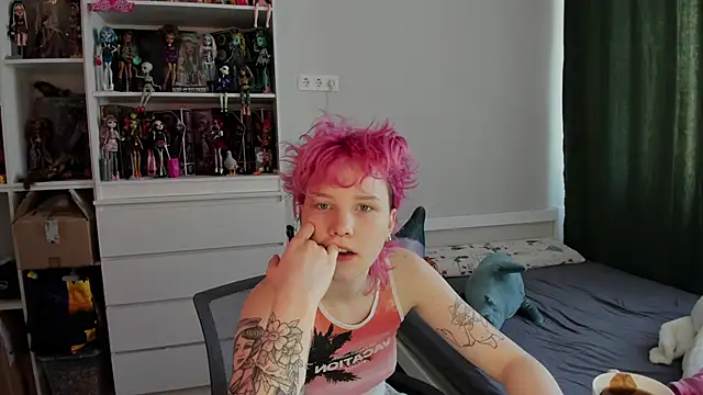 Snapshot of School_Love chatting on March 2026 07:15:01 AM School Love online show from March 2026 07:15:01 AM