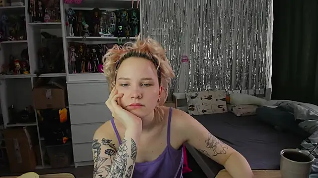 Snapshot of School_Love chatting on April 2026 07:06:01 AM School Love online show from April 2026 07:06:01 AM