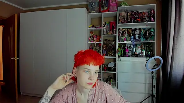 School Love online show from May 2026 07:17:01 AM