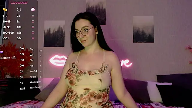 Fluffy Tiffy online show from January 2025 05:05:02 AM