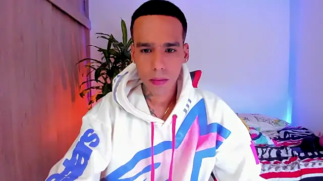 Snapshot of aldrinwhite chatting on April 2026 05:21:01 PM aldrinwhite online show from April 2026 05:21:01 PM