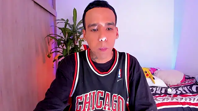 Snapshot of aldrinwhite chatting on May 2026 06:02:02 PM aldrinwhite online show from May 2026 06:02:02 PM
