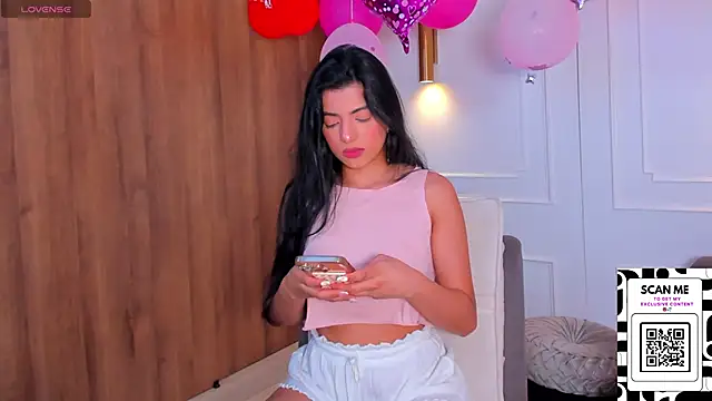 Snapshot of Chrishell_ chatting on February 2025 10:32:02 PM Chrishell online show from February 2025 10:32:02 PM