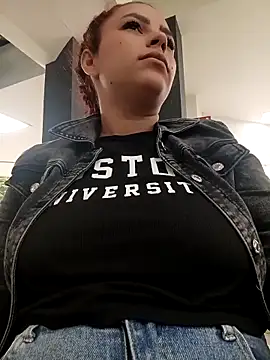 Snapshot of Mommy-Hot chatting on December 2025 02:13:02 PM Mommy-Hot online show from December 2025 02:13:02 PM