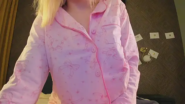 Anna Robinson online show from May 2026 12:18:02 AM