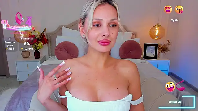 MissLoou online show from May 2026 05:05:02 AM
