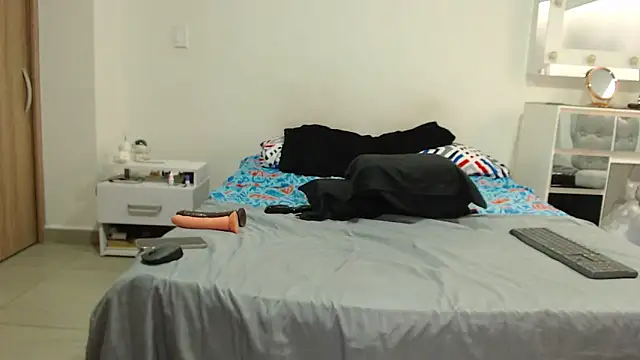 AnnieRoss69 online show from December 2025 04:14:01 PM