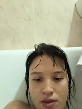 Snapshot of LorenRosse chatting on April 2026 12:33:01 AM LorenRosse online show from April 2026 12:33:01 AM