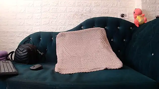 Snapshot of RubyEmerald chatting on January 2025 09:47:02 PM RubyEmerald online show from January 2025 09:47:02 PM