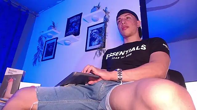 Snapshot of ThomsEvery_ chatting on December 2024 01:11:02 AM ThomsEvery online show from December 2024 01:11:02 AM