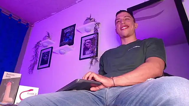 Snapshot of ThomsEvery_ chatting on January 2025 03:13:01 AM ThomsEvery online show from January 2025 03:13:01 AM