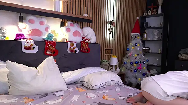 PollyBeev online show from November 2025 07:11:02 AM