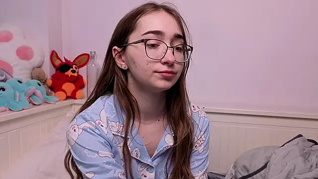 PollyBeev online show from May 2026 08:11:01 AM