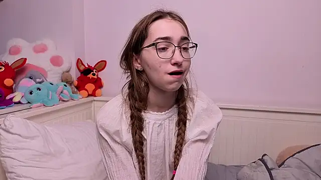 PollyBeev online show from May 2026 06:44:01 AM
