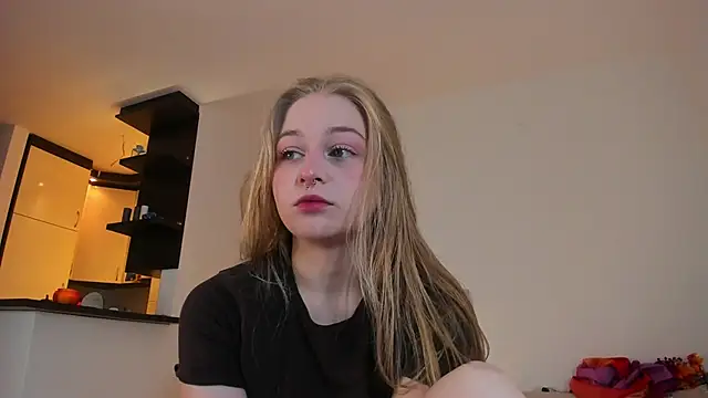 Snapshot of MiaMews chatting on October 2025 11:07:02 AM MiaMews online show from October 2025 11:07:02 AM