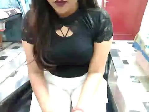 Snapshot of aarushi_sharmaa chatting on January 2025 06:54:01 AM aarushi sharmaa online show from January 2025 06:54:01 AM