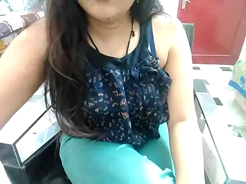 Snapshot of aarushi_sharmaa chatting on February 2025 08:05:02 AM aarushi sharmaa online show from February 2025 08:05:02 AM