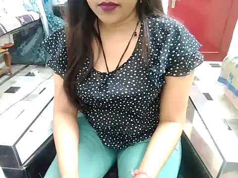 Snapshot of aarushi_sharmaa chatting on February 2025 01:50:01 PM aarushi sharmaa online show from February 2025 01:50:01 PM