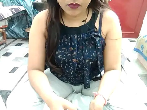 Snapshot of aarushi_sharmaa chatting on February 2025 02:48:02 PM aarushi sharmaa online show from February 2025 02:48:02 PM