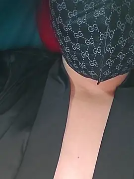 girldam95 online show from December 2025 04:44:01 PM