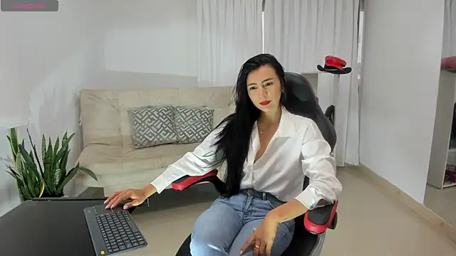 Snapshot of coniie_jhons chatting on February 2026 12:45:02 PM coniie jhons online show from February 2026 12:45:02 PM