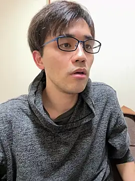 Snapshot of ryusei18570 chatting on February 2025 03:05:02 PM ryusei18570 online show from February 2025 03:05:02 PM