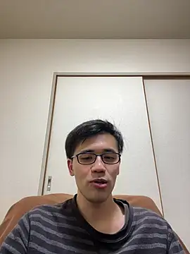 Snapshot of ryusei18570 chatting on March 2025 01:37:01 PM ryusei18570 online show from March 2025 01:37:01 PM