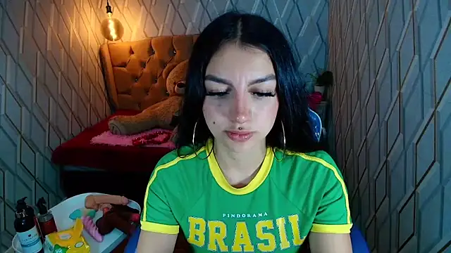 Angelchristix online show from May 2026 02:14:01 PM