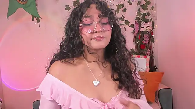 Snapshot of cutepie_uwu_ chatting on February 2025 11:59:02 PM cutepie uwu online show from February 2025 11:59:02 PM