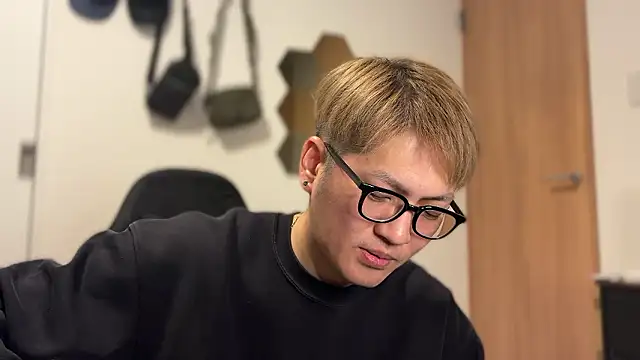 Snapshot of kensnb chatting on January 2026 12:44:02 PM kensnb online show from January 2026 12:44:02 PM