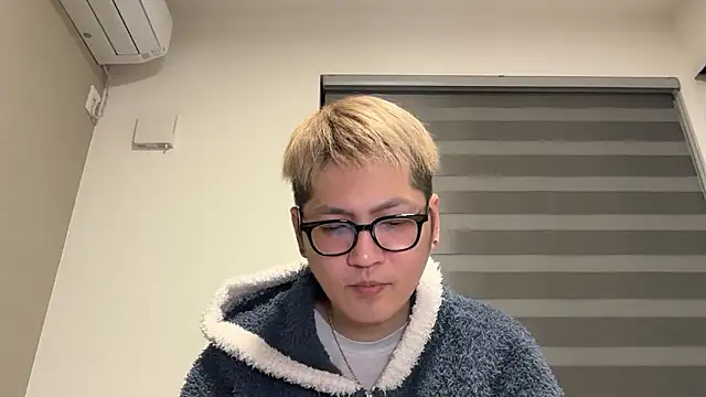 Snapshot of kensnb chatting on March 2026 12:33:02 PM kensnb online show from March 2026 12:33:02 PM