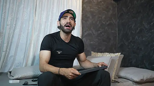 Austin bolt online show from December 2024 09:00:02 PM