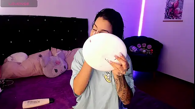 Alice woodville online show from December 2024 08:07:02 PM