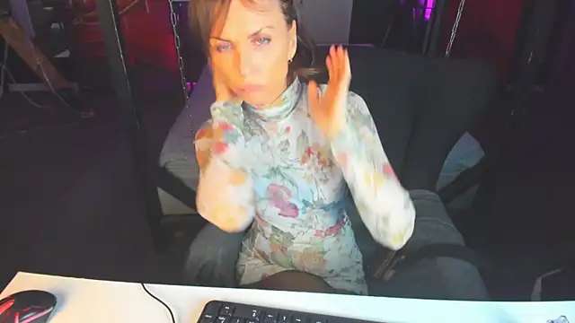 Snapshot of Elizabe_th chatting on March 2025 03:56:01 AM Elizabe th online show from March 2025 03:56:01 AM