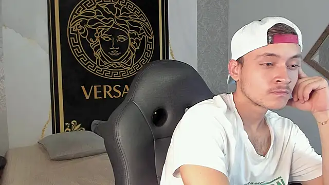 Desmon Clark online show from January 2025 01:45:02 AM