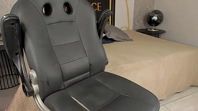 Desmon Clark online show from February 2025 01:55:01 AM