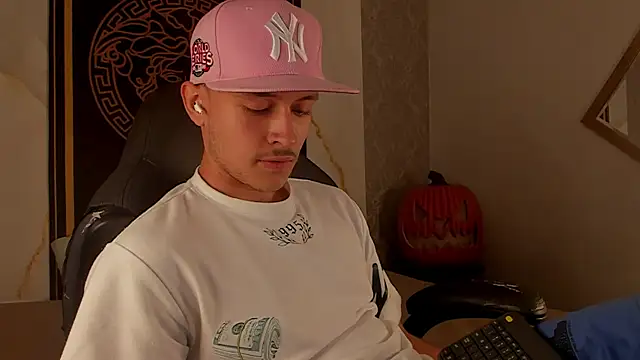 Desmon Clark online show from October 2025 10:18:02 PM