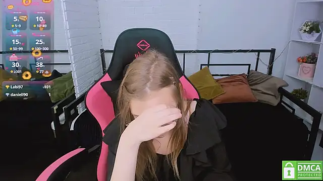 LayriantaVee online show from January 2025 01:00:02 PM