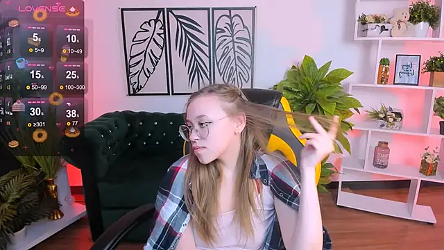 LayriantaVee online show from February 2025 06:47:02 AM