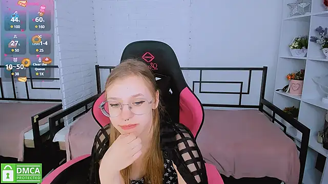 LayriantaVee online show from March 2025 07:15:01 AM