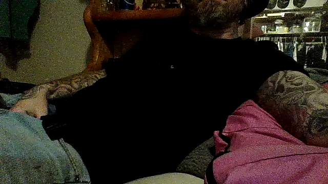 Snapshot of clitstitsandbongrips chatting on December 2024 11:02:02 PM clitstitsandbongrips online show from December 2024 11:02:02 PM