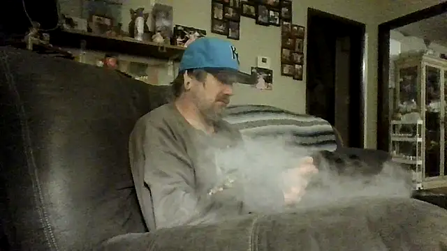 Snapshot of clitstitsandbongrips chatting on October 2025 07:06:01 AM clitstitsandbongrips online show from October 2025 07:06:01 AM