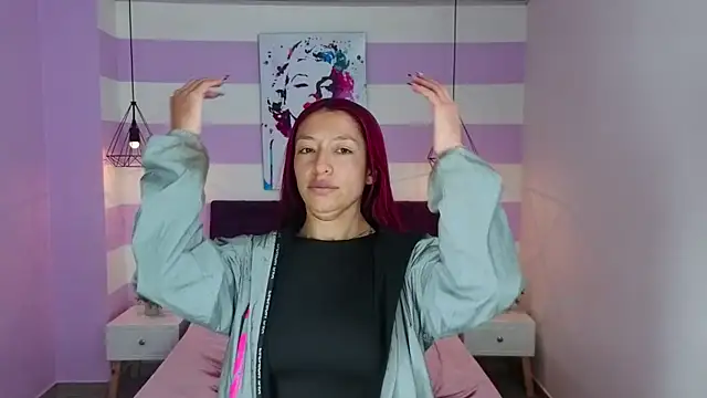 Snapshot of Scarlett__bell chatting on April 2026 11:43:01 AM Scarlett bell online show from April 2026 11:43:01 AM