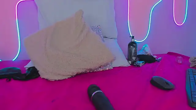 Mingie Rouse online show from January 2025 05:37:01 PM