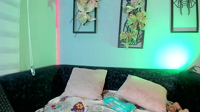 Snapshot of Annie_karlsson__ chatting on December 2024 08:25:02 PM Annie karlsson online show from December 2024 08:25:02 PM