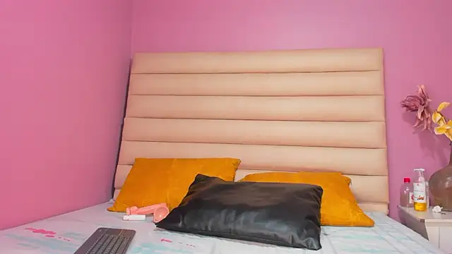 Snapshot of ZaritaLenon chatting on September 2025 09:04:01 PM ZaritaLenon online show from September 2025 09:04:01 PM