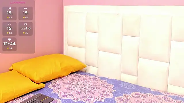 Snapshot of ZaritaLenon chatting on October 2025 08:40:02 PM ZaritaLenon online show from October 2025 08:40:02 PM