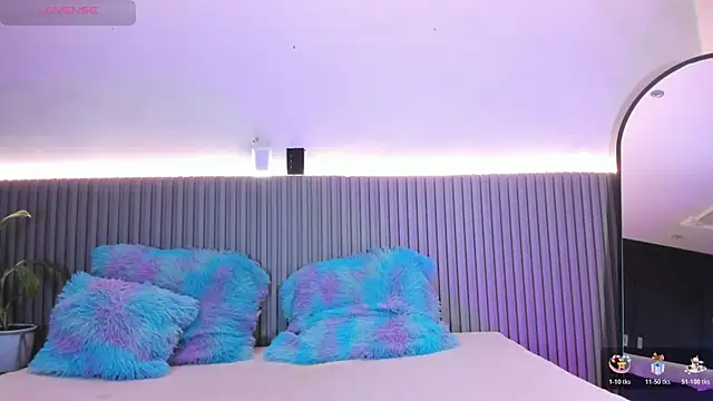 Snapshot of valentina_lux chatting on December 2025 07:21:01 PM valentina lux online show from December 2025 07:21:01 PM