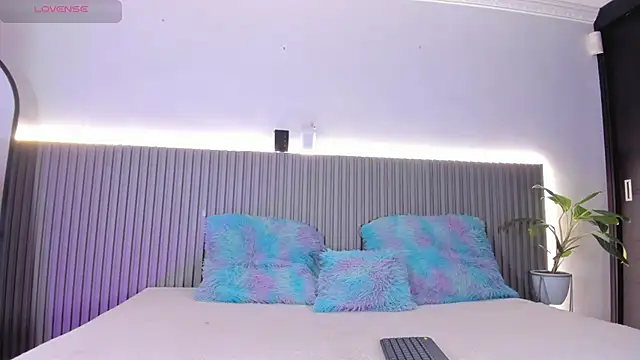 Snapshot of valentina_lux chatting on December 2025 07:55:01 PM valentina lux online show from December 2025 07:55:01 PM